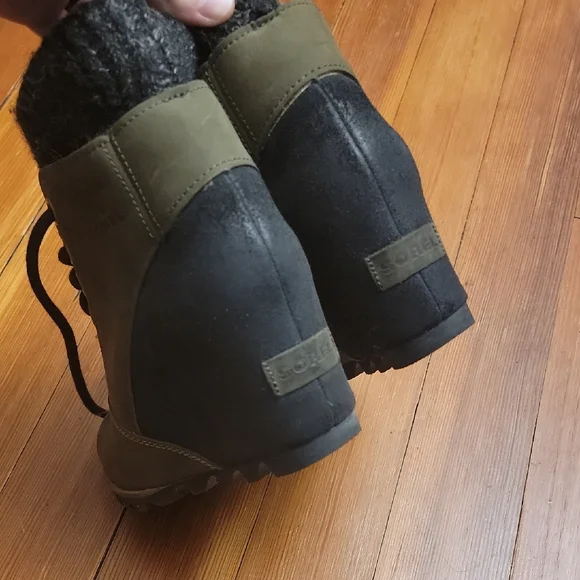 Women's Green Lace-Up Boots - Picture 3 of 6